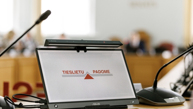 Datora ekrāns ar uzrakstu "Tieslietu padome"