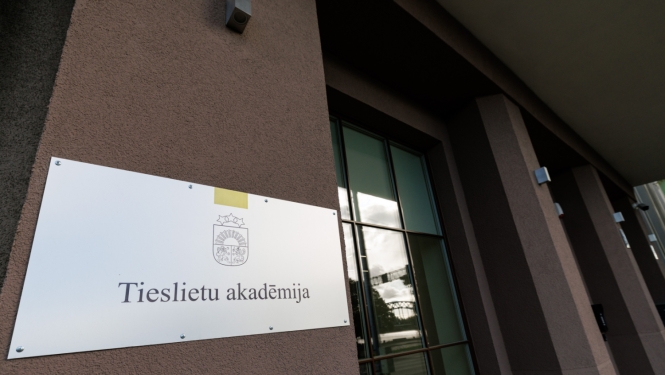 Tieslietu akadēmija 
