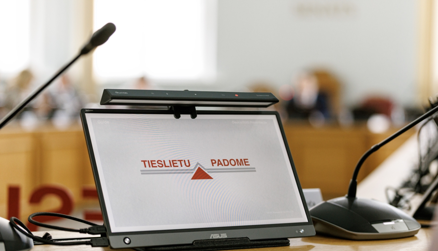 Datora ekrāns ar uzrakstu "Tieslietu padome"