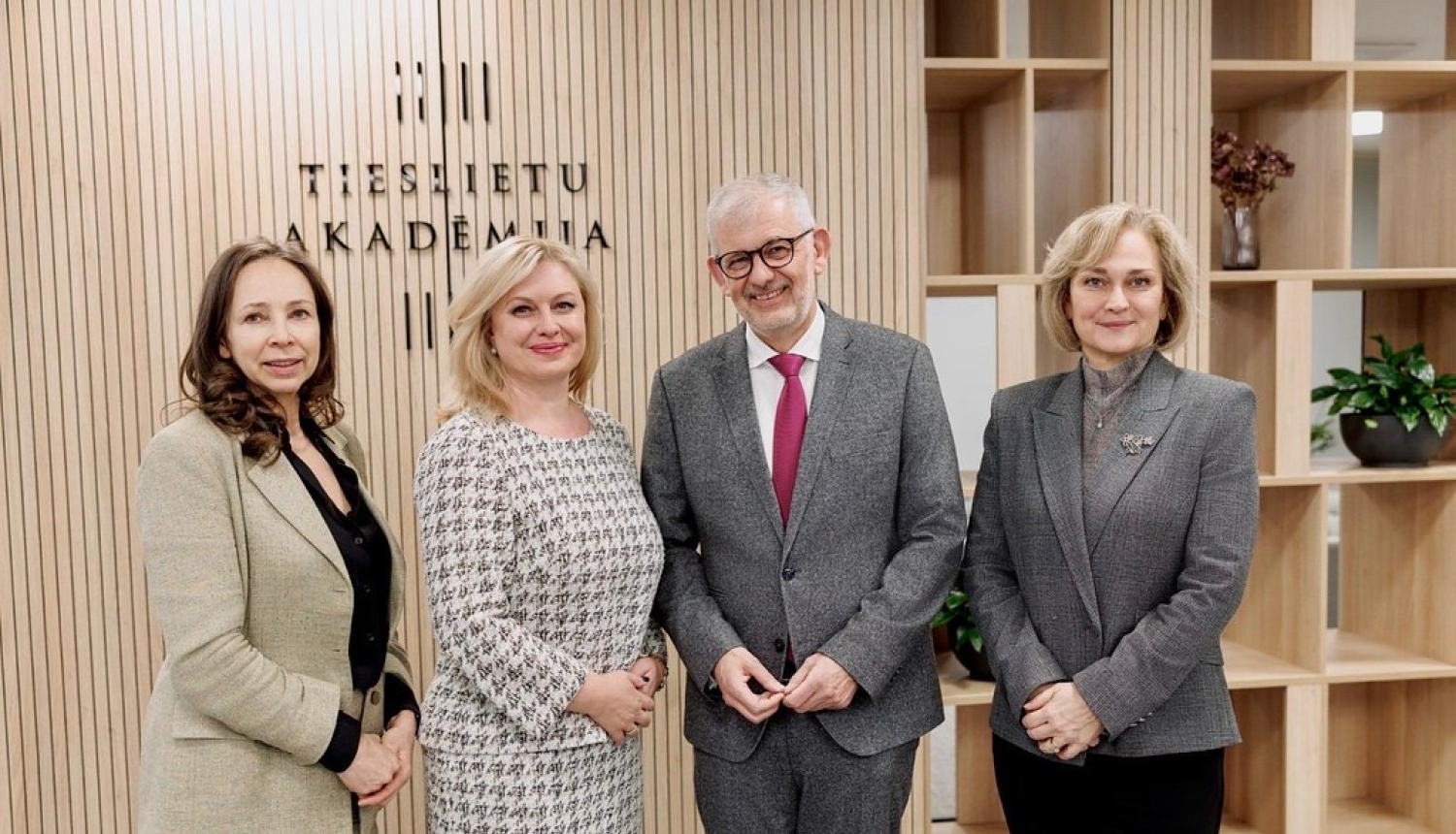 Tieslietu akadēmija 